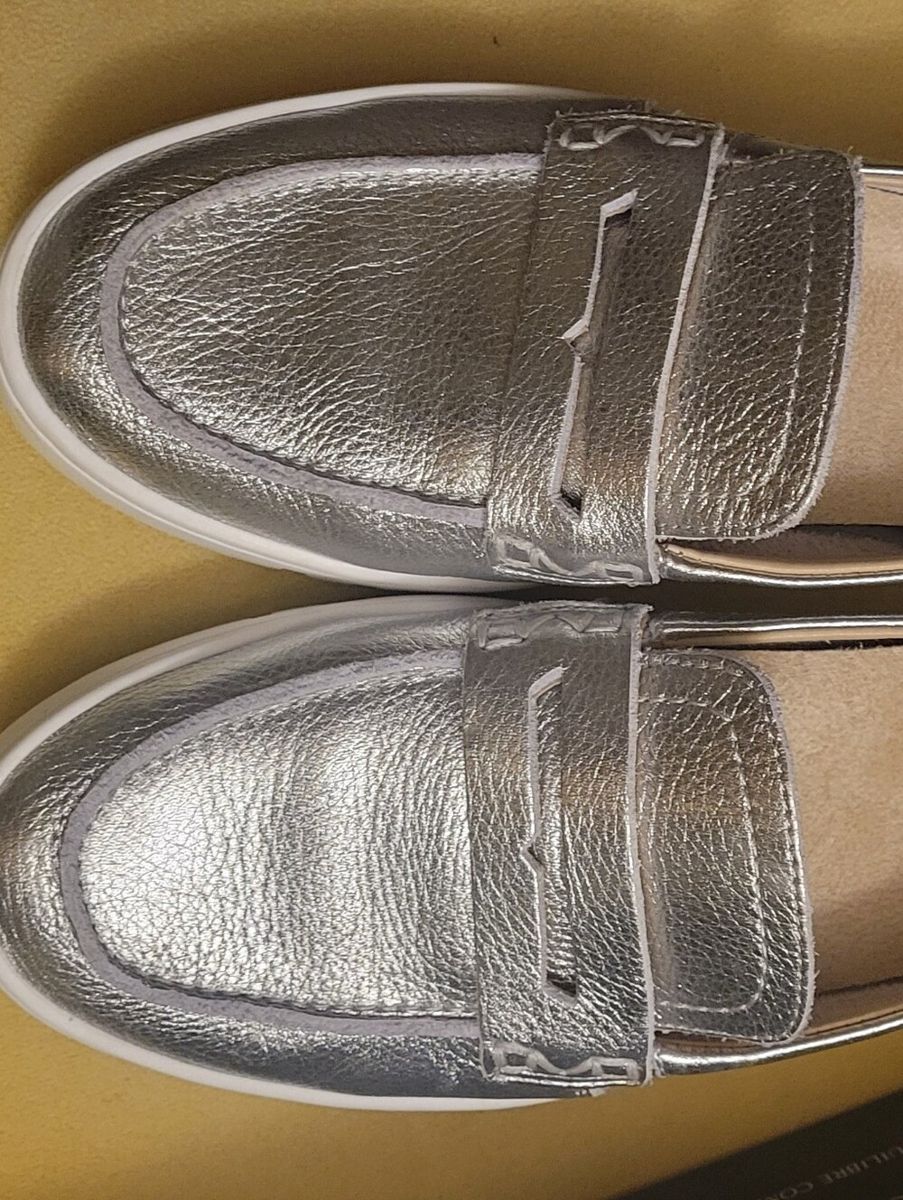Womens Vionic Slip on leather Uptown Shoe